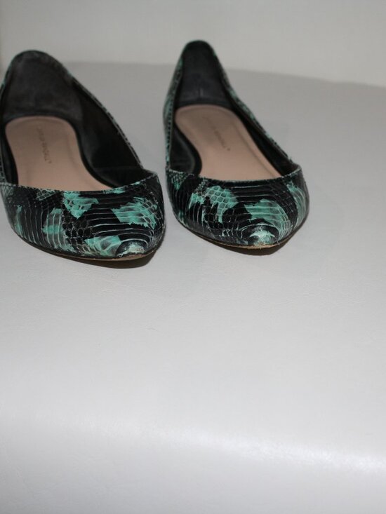 Loeffler Randall - Black & Teal Snakeskin Pointed Toe Flats -  Sz 8 - Picture 12 of 12